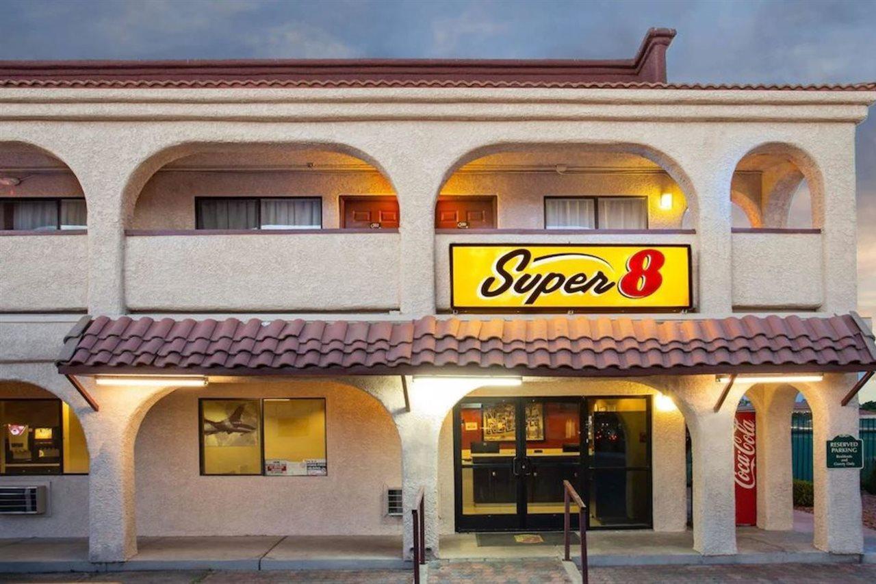 Super 8 By Wyndham Las Vegas Nellis Afb Area Екстер'єр фото