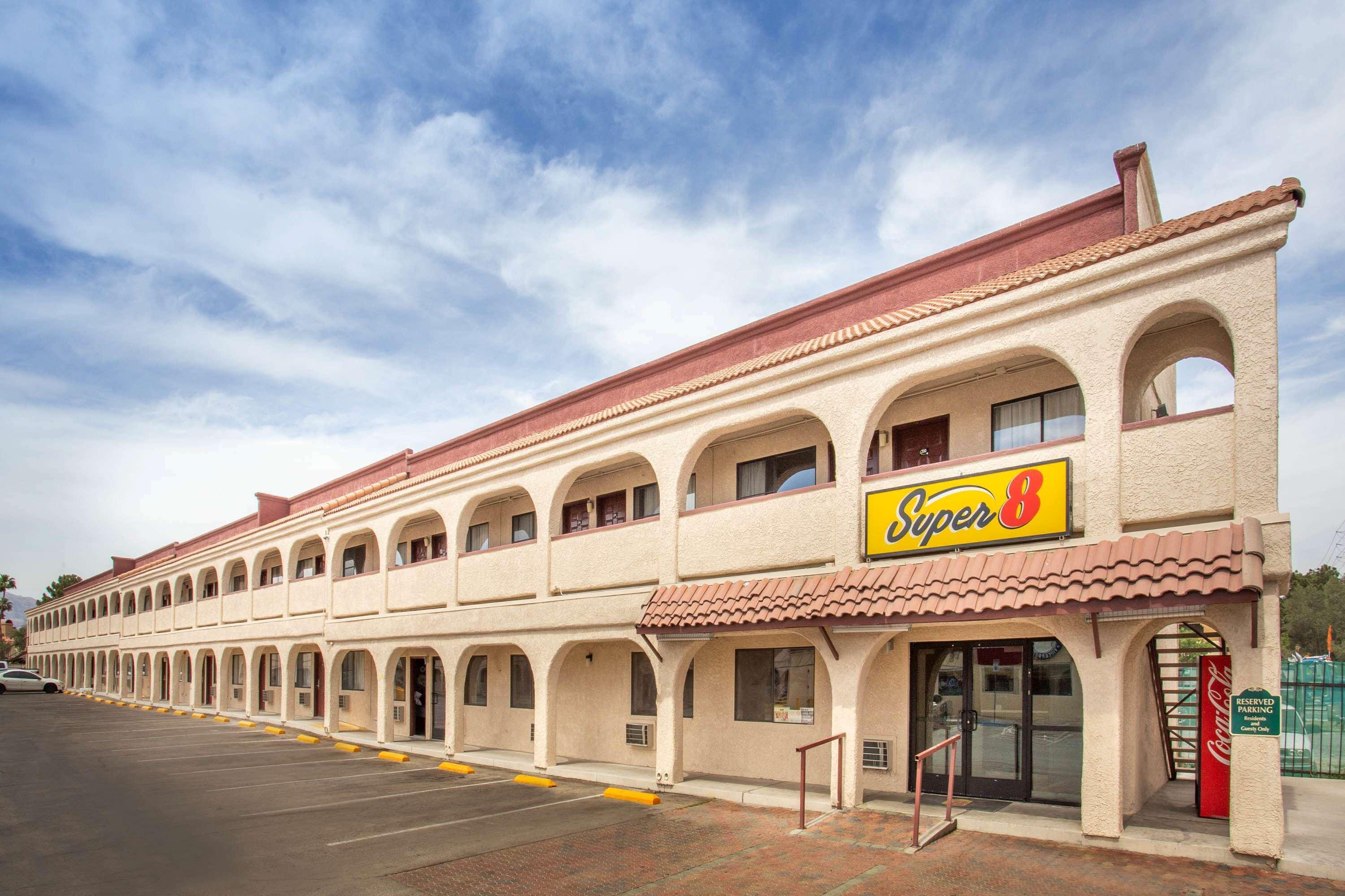 Super 8 By Wyndham Las Vegas Nellis Afb Area Екстер'єр фото